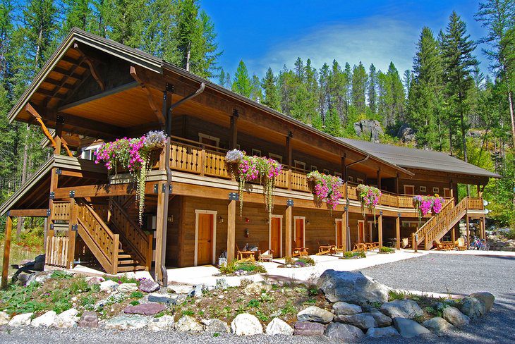 17 Best Places to Stay at Glacier National Park, MT