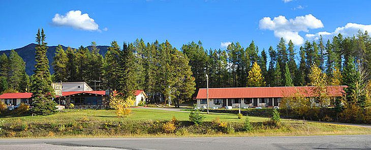 17 Best Places to Stay at Glacier National Park, MT