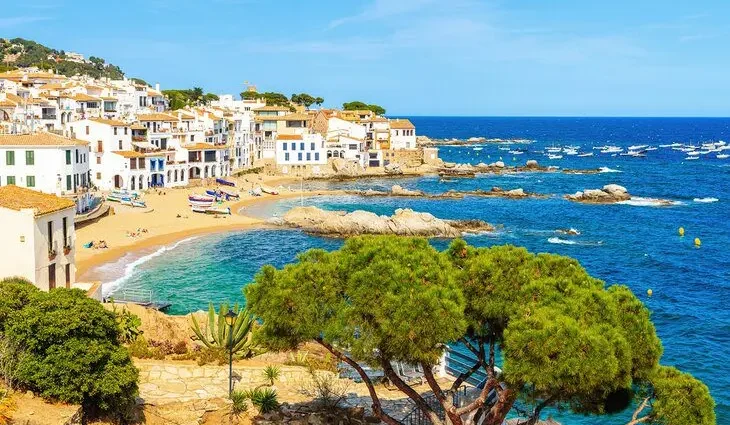 17 Best Places to Visit in Catalonia