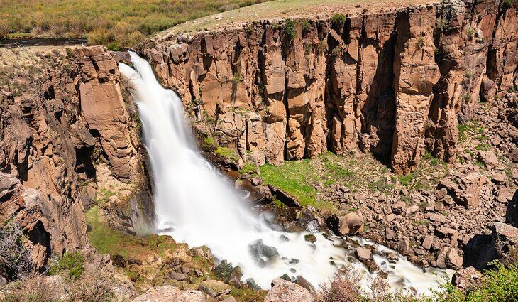 17 Best Waterfalls in Colorado