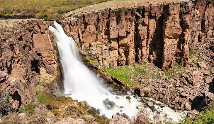 17 Best Waterfalls in Colorado