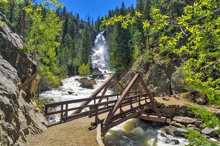 17 Best Waterfalls in Colorado