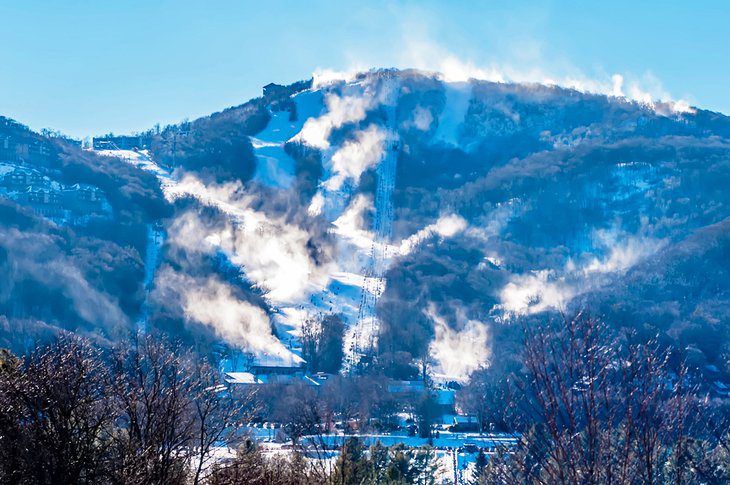 17 Top-Rated Ski Resorts on the East Coast, 2023/24