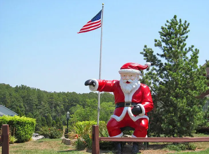 18 Best Christmas Towns in the US