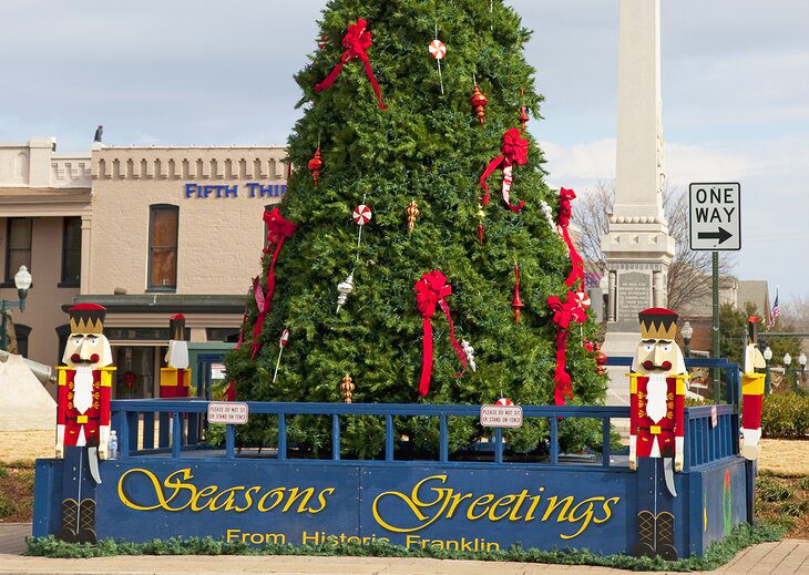 18 Best Christmas Towns in the US