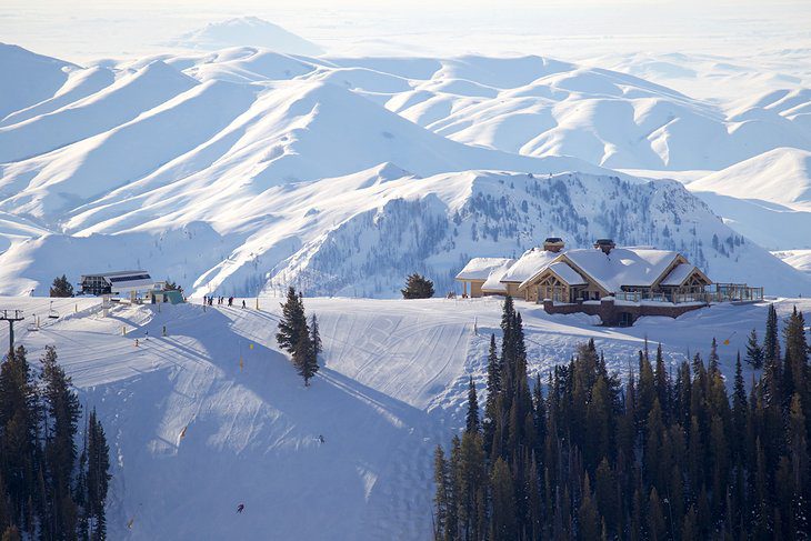 18 Best Ski Resorts in the USA, 2023/24