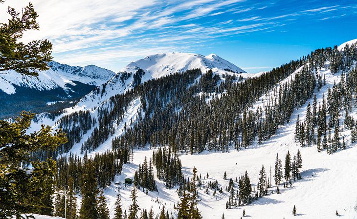 18 Best Ski Resorts in the USA, 2023/24