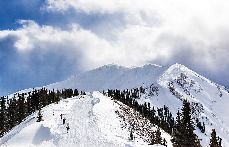 18 Best Ski Resorts in the USA, 2023/24