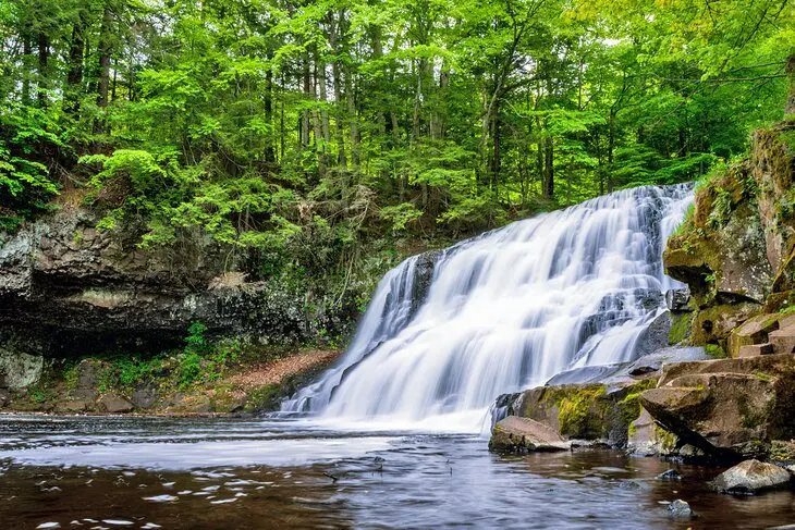 18 Best Waterfalls in Connecticut