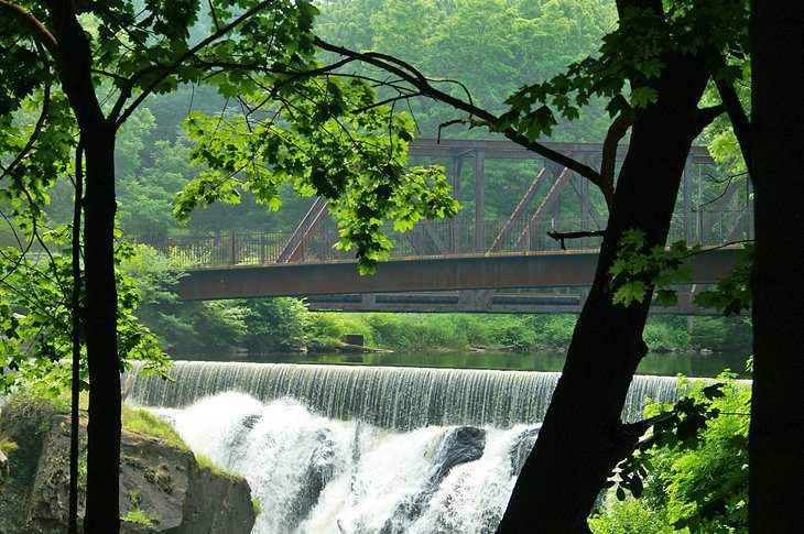 18 Best Waterfalls in Connecticut