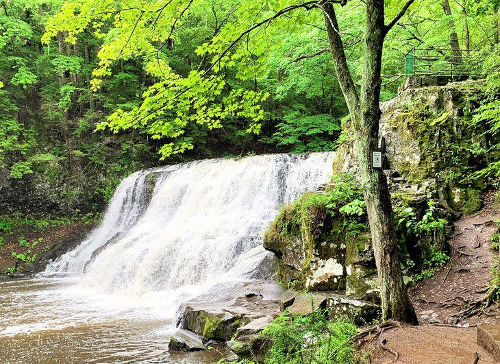 18 Best Waterfalls in Connecticut