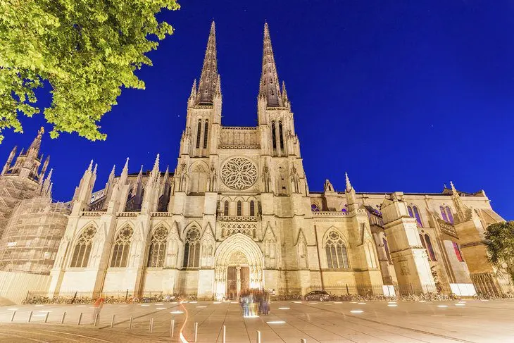 18 Top Attractions & Places to Visit in Bordeaux