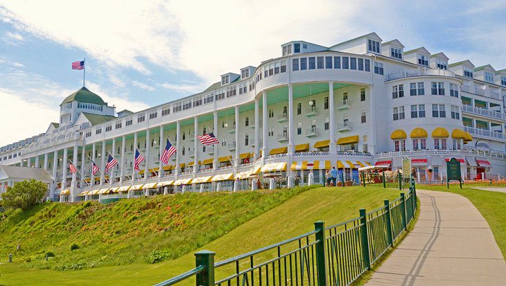 18 Top-Rated Resorts in Michigan