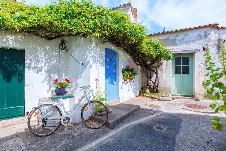 28 Top Attractions & Beautiful Villages in Poitou-Charentes