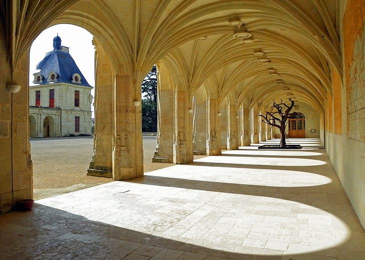 28 Top Attractions & Beautiful Villages in Poitou-Charentes