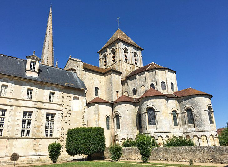 28 Top Attractions & Beautiful Villages in Poitou-Charentes