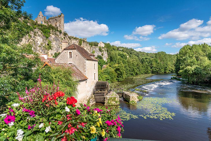 28 Top Attractions & Beautiful Villages in Poitou-Charentes