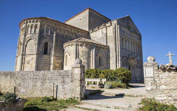 28 Top Attractions & Beautiful Villages in Poitou-Charentes