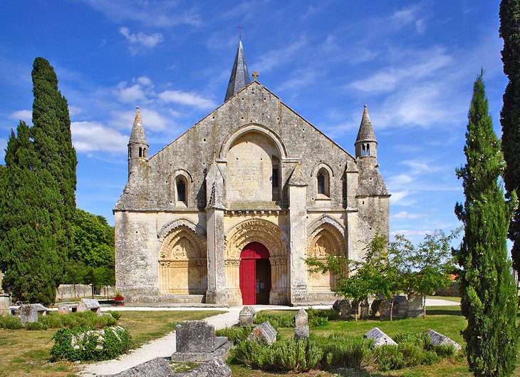 28 Top Attractions & Beautiful Villages in Poitou-Charentes