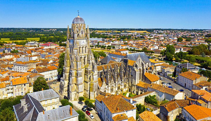 28 Top Attractions & Beautiful Villages in Poitou-Charentes