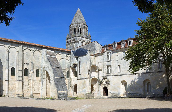 28 Top Attractions & Beautiful Villages in Poitou-Charentes