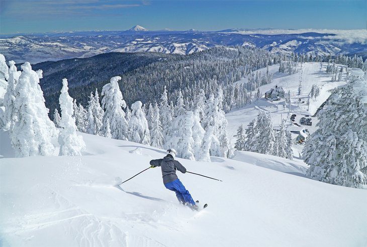 8 Best Ski Resorts in Oregon, 2023/24