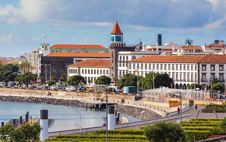 9 Top Tourist Attractions in Ponta Delgada & Easy Day Trips