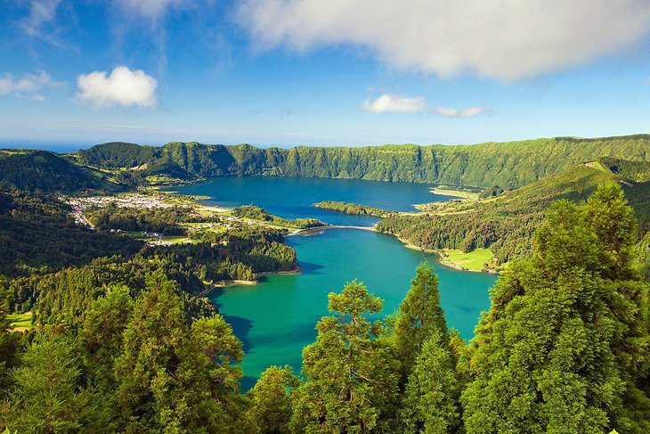 9 Top Tourist Attractions in Ponta Delgada & Easy Day Trips