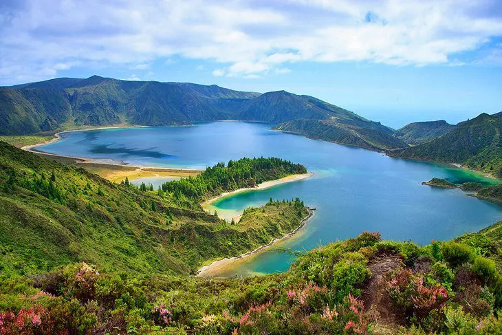 9 Top Tourist Attractions in Ponta Delgada & Easy Day Trips