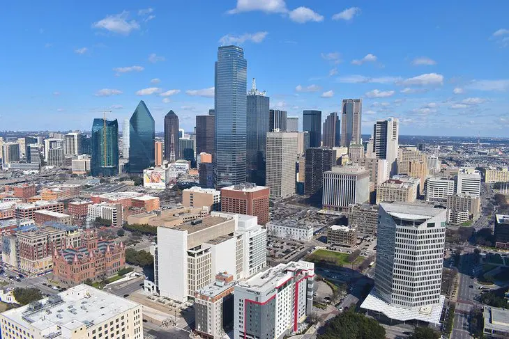 A Visitors Guide to Exploring Downtown Dallas, TX