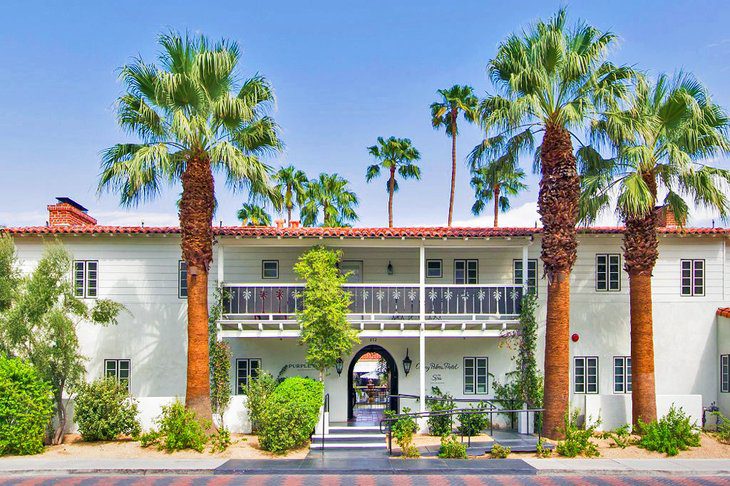 A Visitors Guide to Exploring Downtown Palm Springs, CA