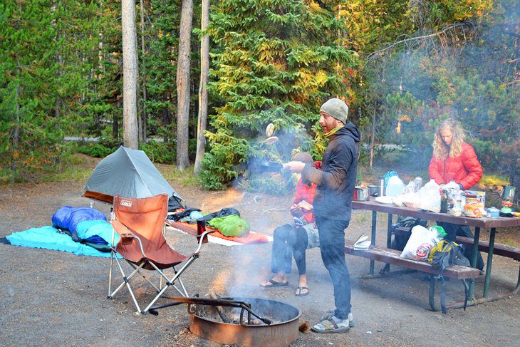 Camping for Beginners: A Complete Guide on How to Camp