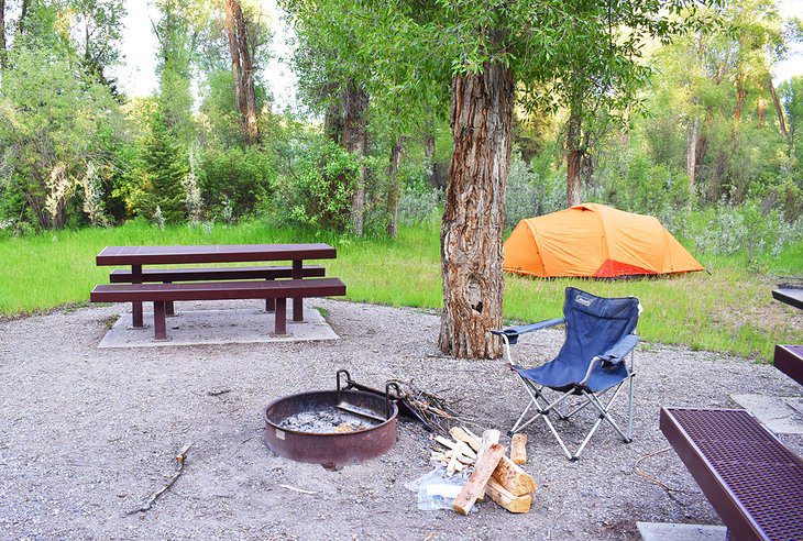 Camping for Beginners: A Complete Guide on How to Camp