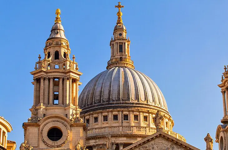 Exploring Londons St. Pauls Cathedral: A Visitors Guide