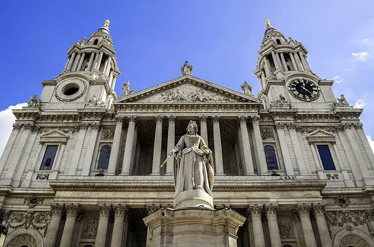 Exploring Londons St. Pauls Cathedral: A Visitors Guide