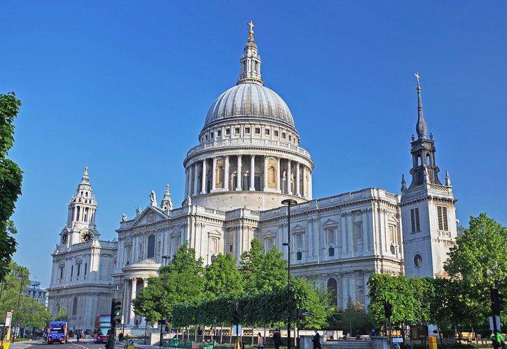 Exploring Londons St. Pauls Cathedral: A Visitors Guide