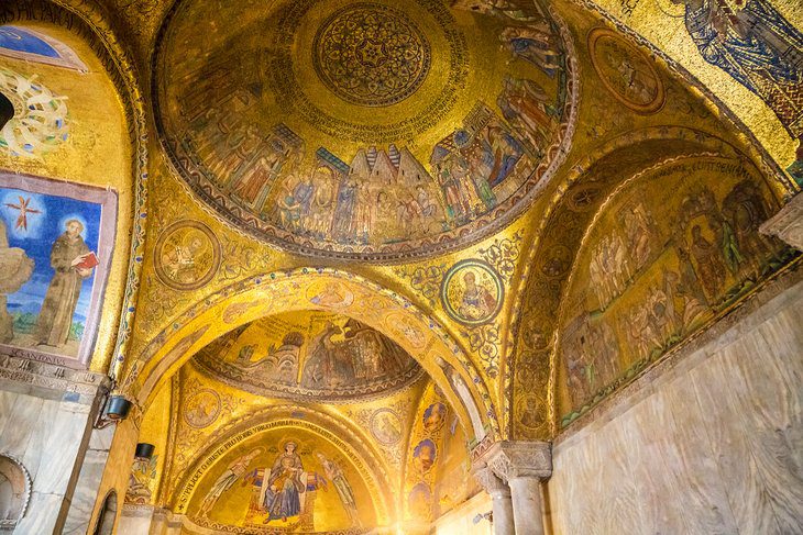 Exploring St. Marks Basilica in Venice: A Visitors Guide