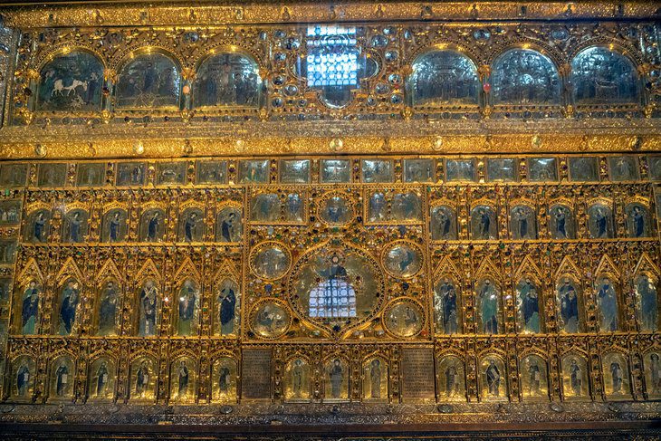 Exploring St. Marks Basilica in Venice: A Visitors Guide