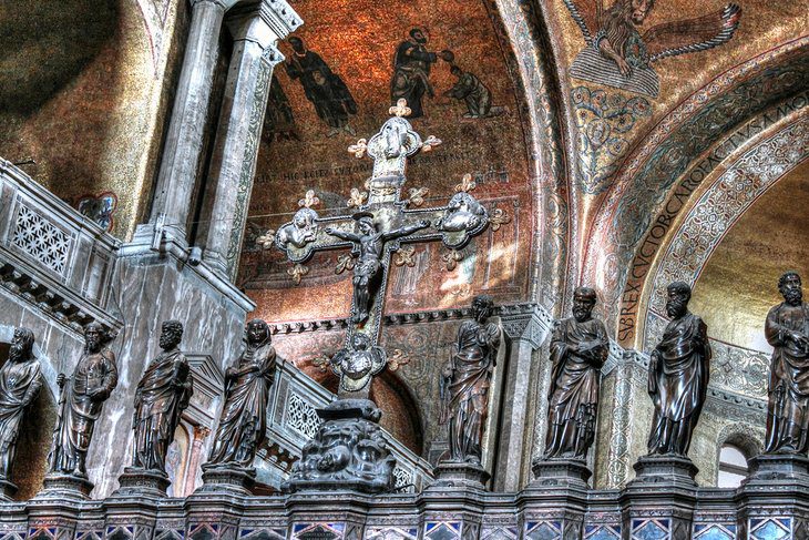 Exploring St. Marks Basilica in Venice: A Visitors Guide