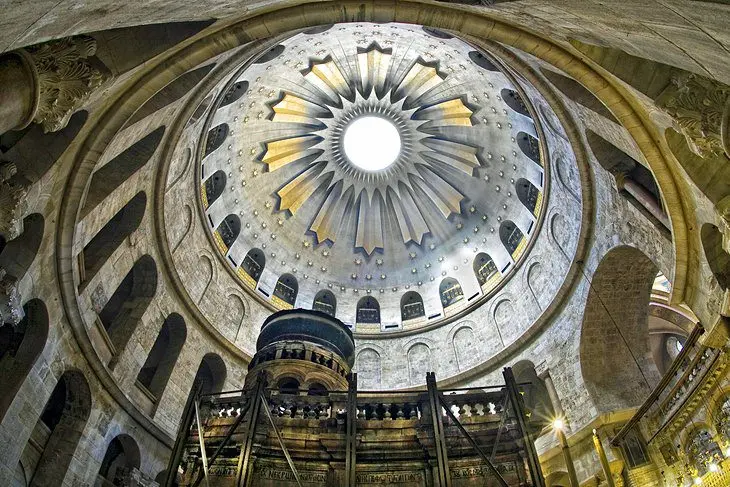 Exploring the Church of the Holy Sepulchre: A Visitors Guide