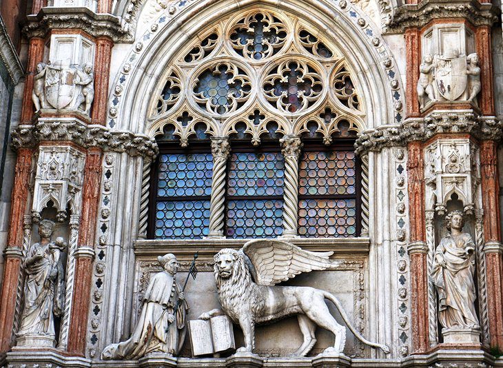 Exploring the Doges Palace in Venice: A Visitors Guide