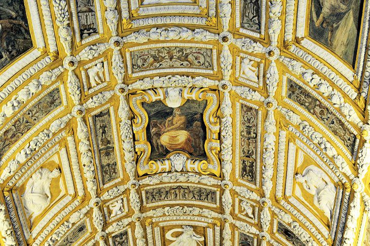 Exploring the Doges Palace in Venice: A Visitors Guide