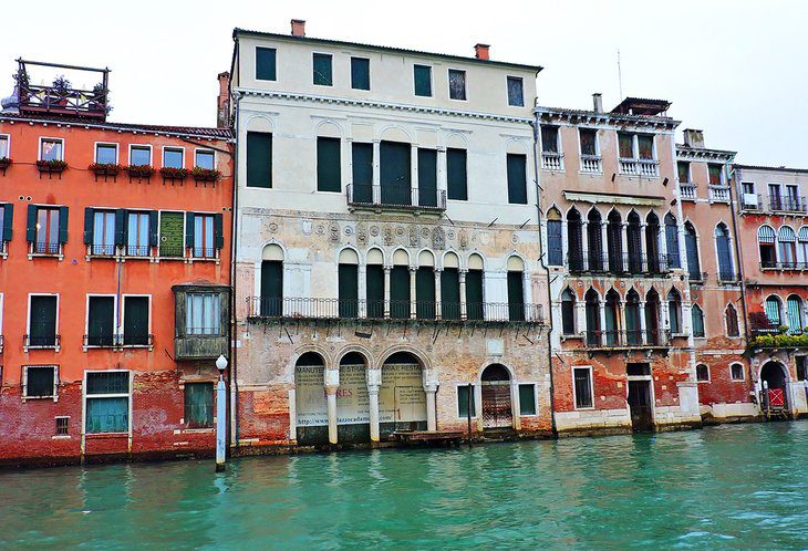 Exploring the Grand Canal in Venice: 20 Top Attractions