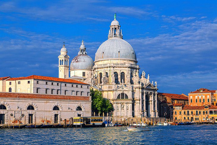 Exploring the Grand Canal in Venice: 20 Top Attractions