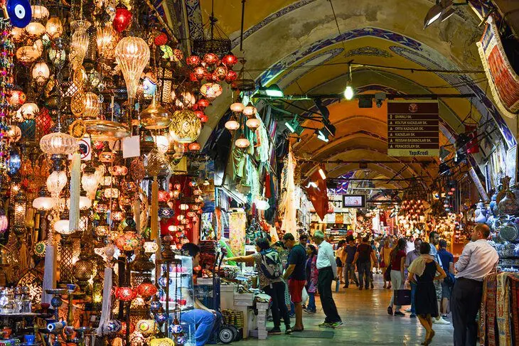 Istanbuls Grand Bazaar: 10 Things to Buy & Shopping Tips