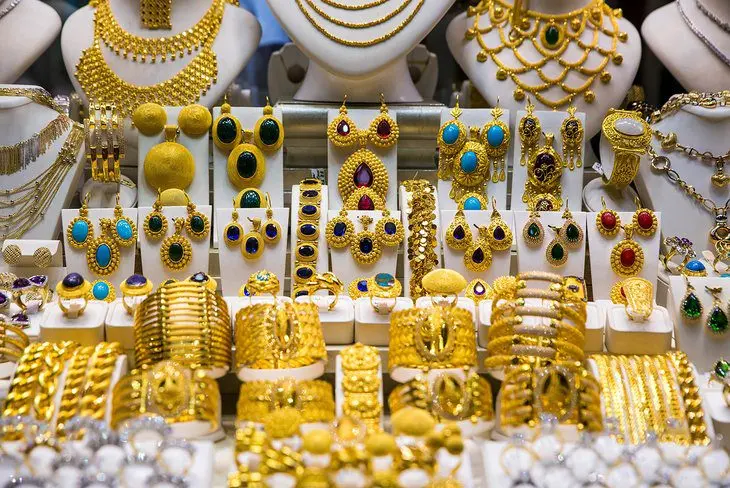 Istanbuls Grand Bazaar: 10 Things to Buy & Shopping Tips