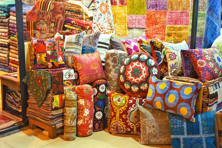 Istanbuls Grand Bazaar: 10 Things to Buy & Shopping Tips