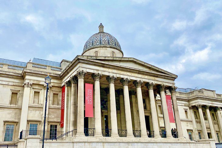 Trafalgar Square, London: 15 Nearby Attractions, Tours & Hotels