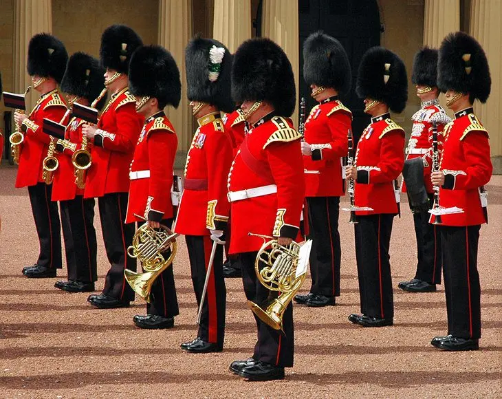 Visiting Buckingham Palace: 10 Best Things to See & Do