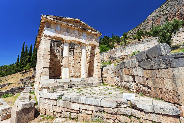 Visiting Delphi from Athens: Highlights